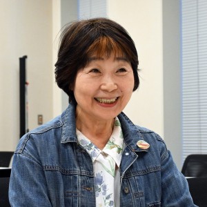 原告 溝口眞理(みぞぐち・まり) 長崎県生まれ。埼玉県特別支援学校教員退職後、立教大学の池住義憲氏から様々な社会問題学び、2014年に同氏らとTPP交渉差止・違憲訴訟の会の立ち上げに参加。以後、ボランティアとして活動を続ける。